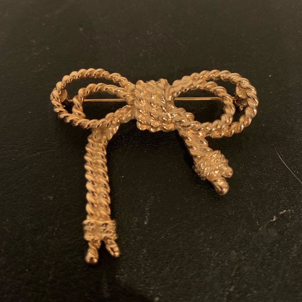Vintage 80s 🎀 bow rope 🪢 pin